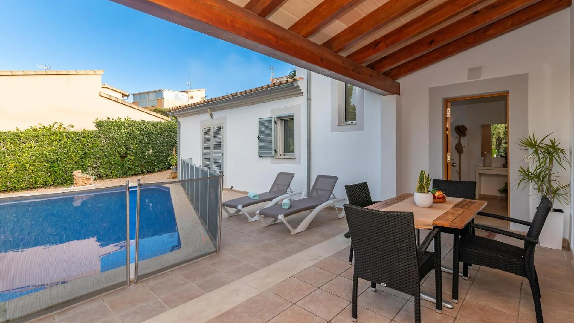 Solar 198 Bonaire By Sealand Villas Alcudia